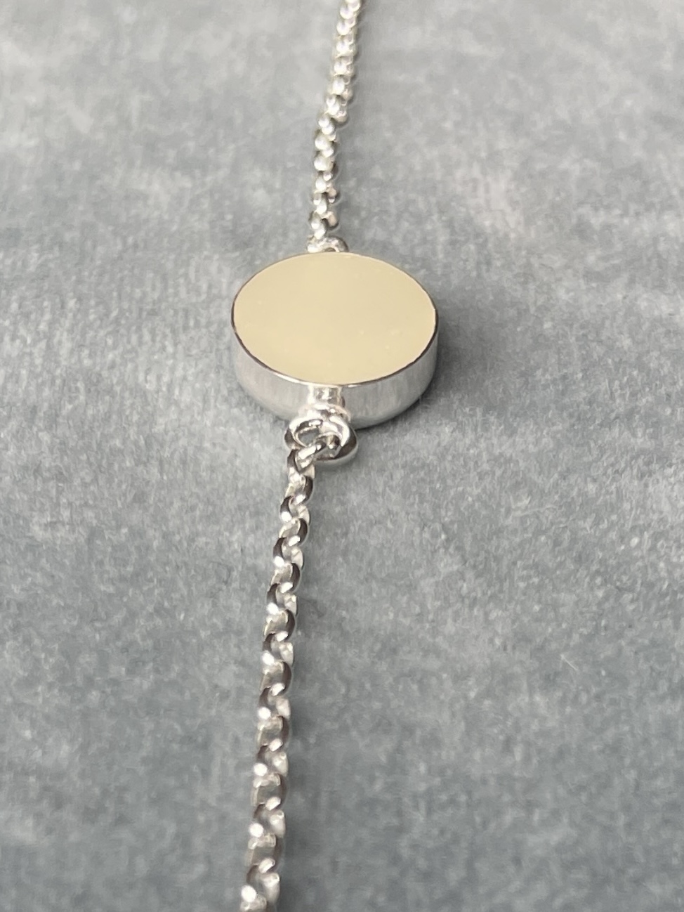 Sieraad met je eigen persoonlijke moedermelk erin.