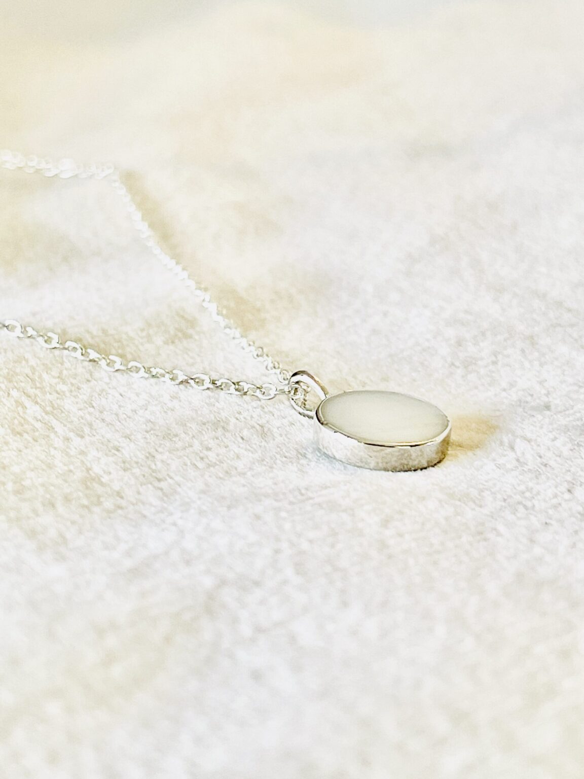 Deze borstmelk hanger is een tijdloze hanger die altijd een herinnering geeft