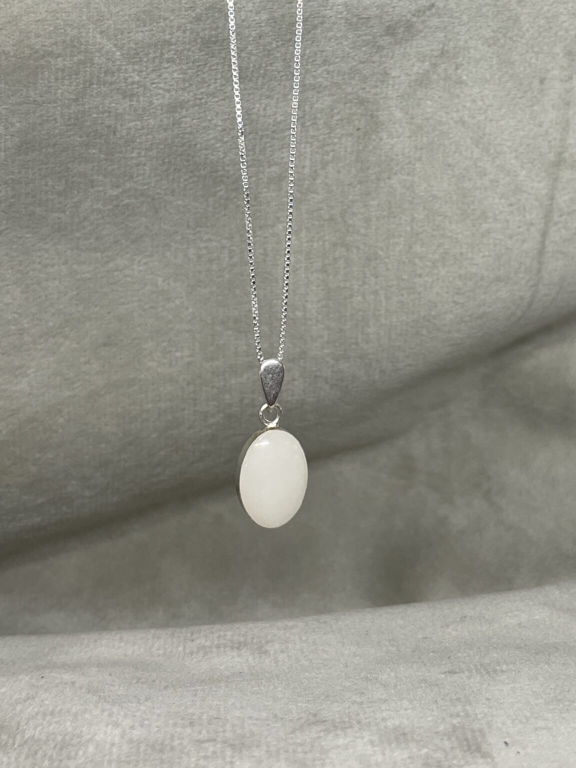 Deze borstvoedinghanger is een opvallende verschijning voor een mooie herinnering