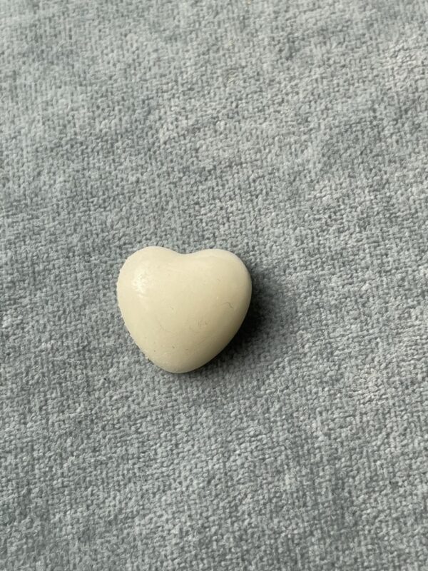 In dit moedermelk hartje komt je eigen persoonlijke moedermelk. Voor altijd een herinnering