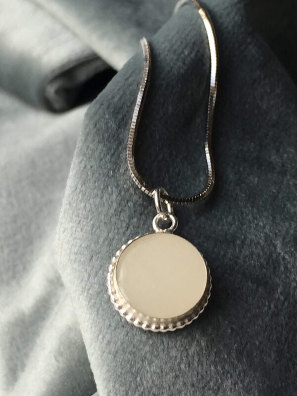 Deze mothermilk is leeg als je hem koopt en wordt gevuld met jou eigen moedermelk!