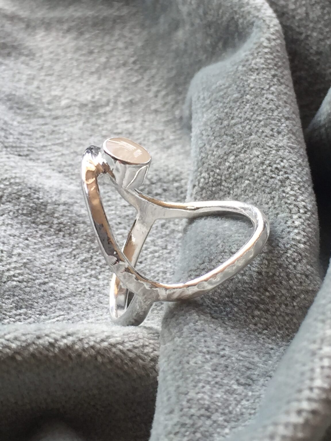 Wil je graag een persoonlijk kraamcadeau, dan zou je deze Moedermelk dubbele open ring