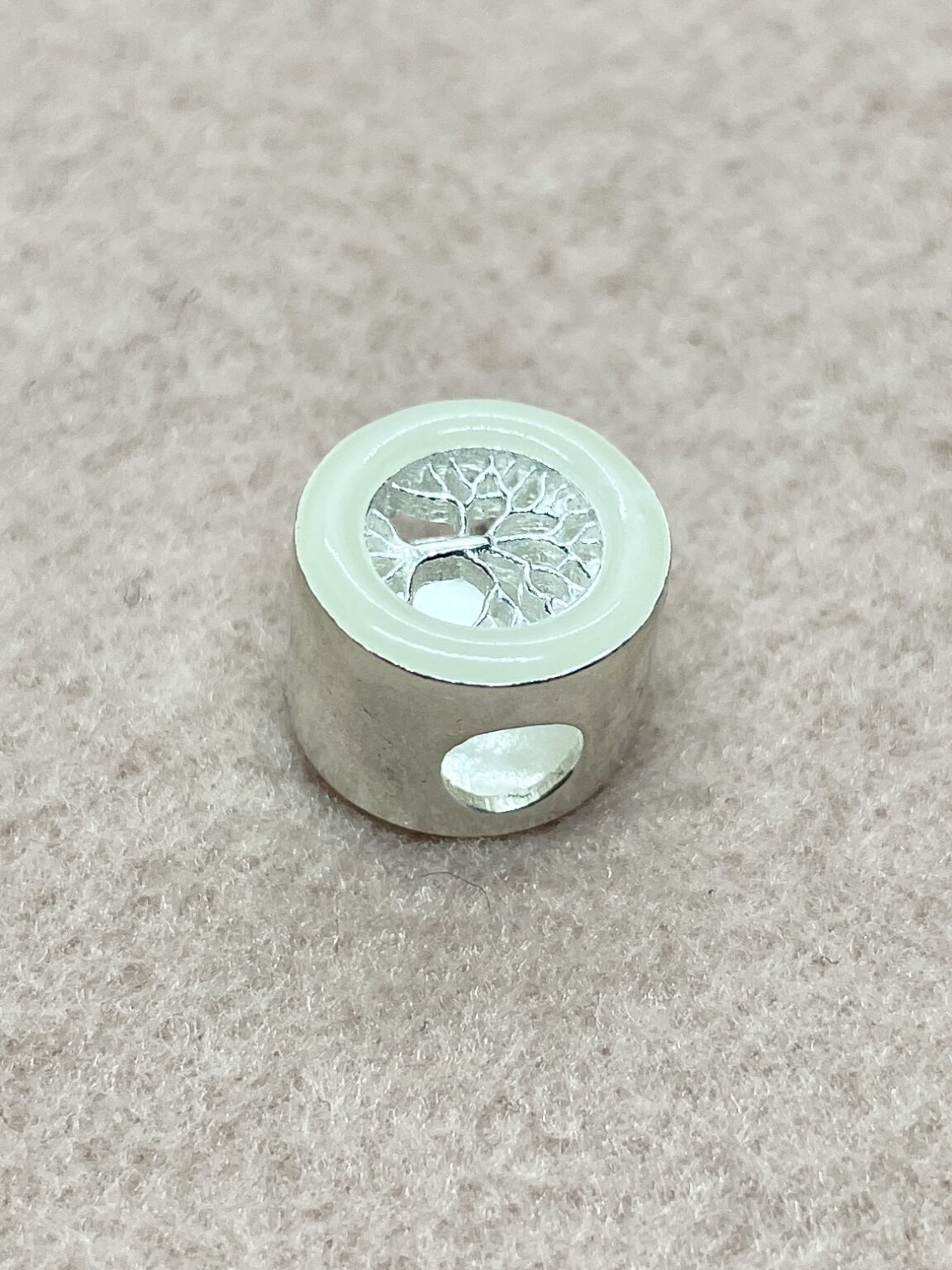 Deze melk Pandora levensboom wordt in de rand gevuld met jou eigen moedermelk