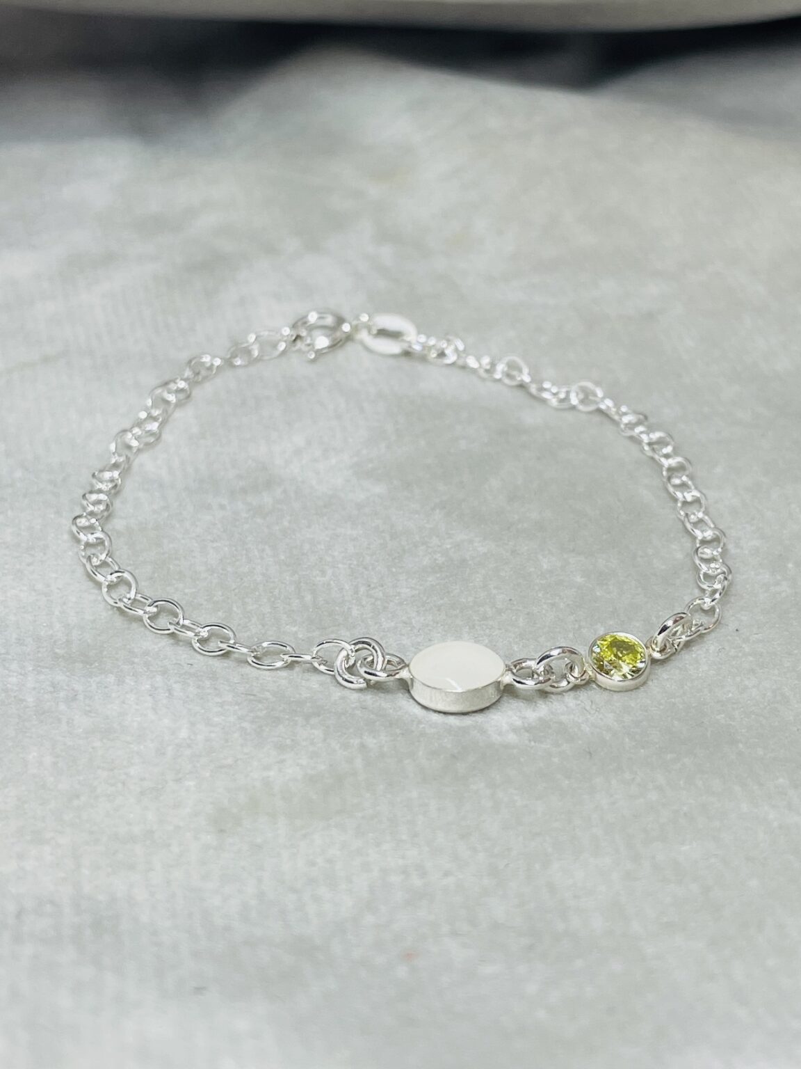 Melkarmband-geboortesteen