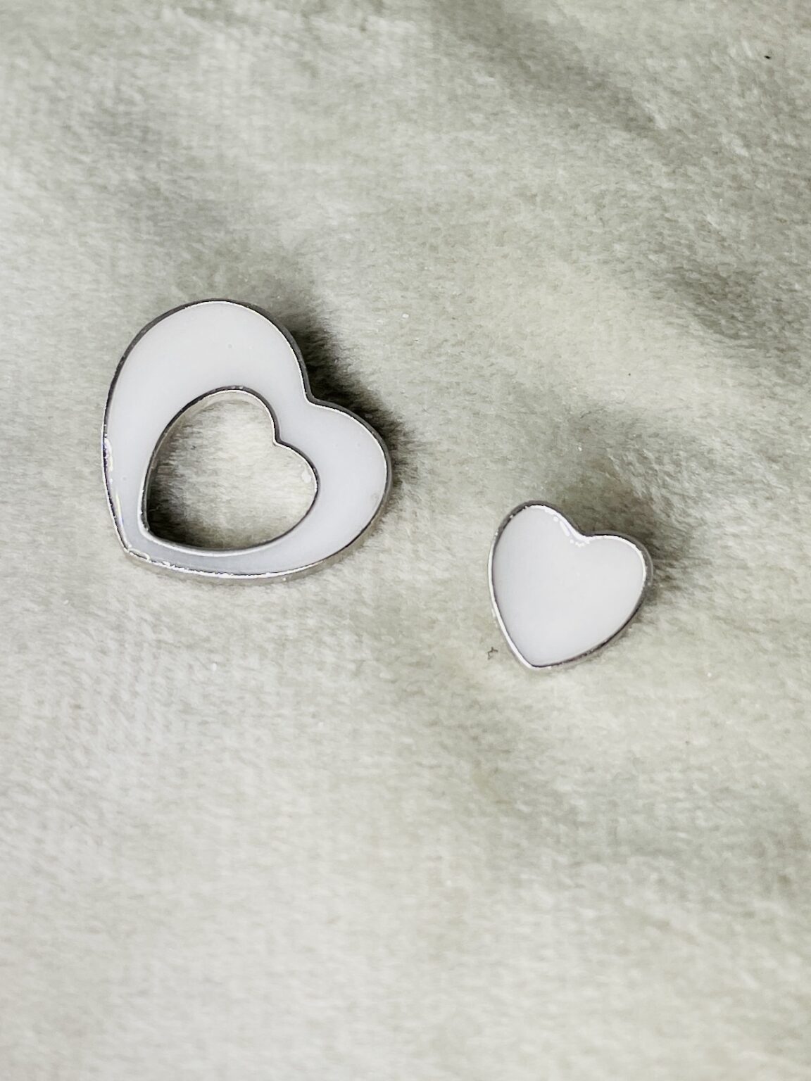 Dit moeder&kind melkhart is een bijzonder sieraad wat je samen met je kindje een herinnering geeft