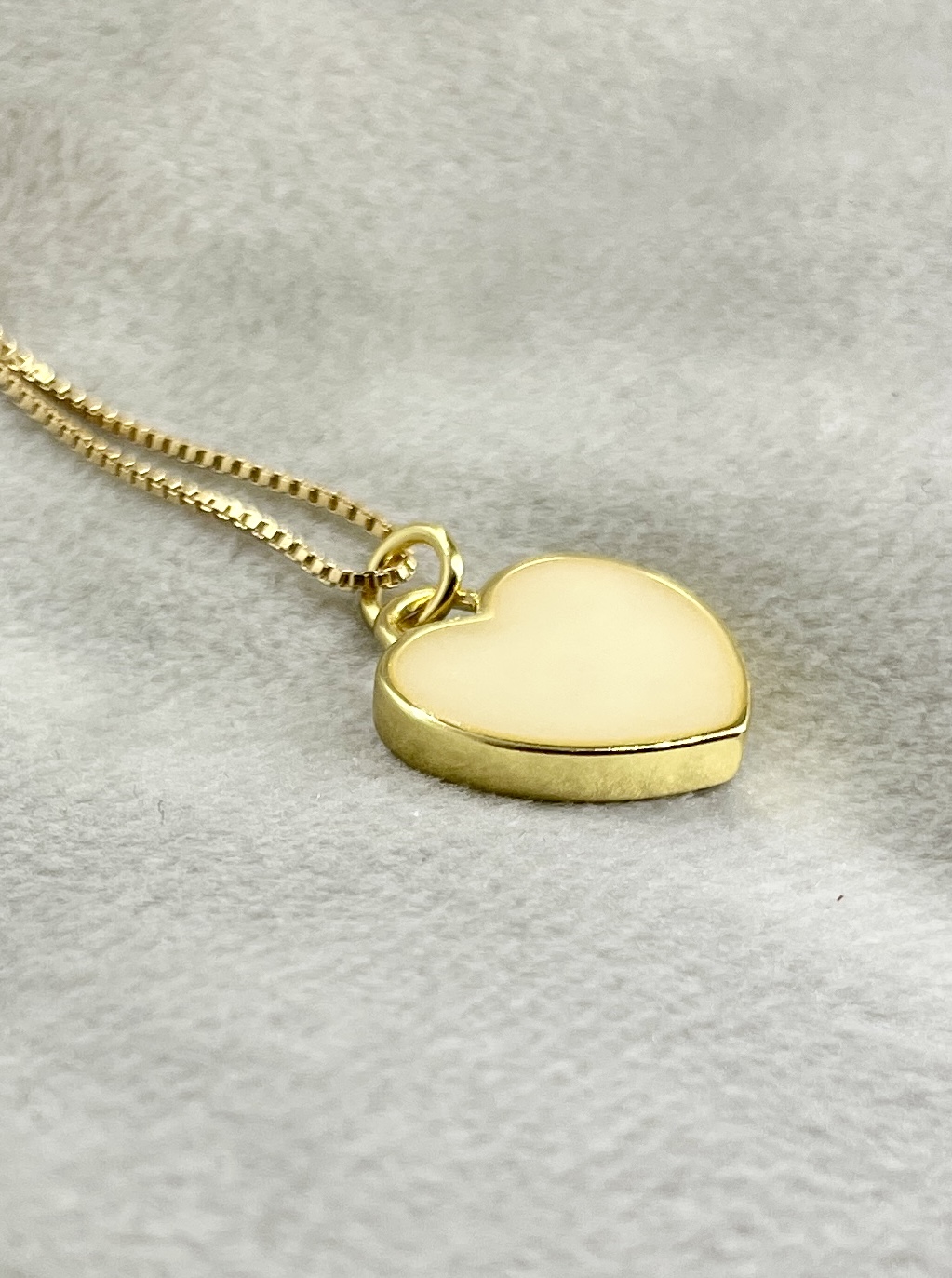 Deze moedermelk hanger is een mooi symbool voor je liefde van je kindje