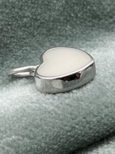 Met jou eigen moedermlek maak ik dit sieraad