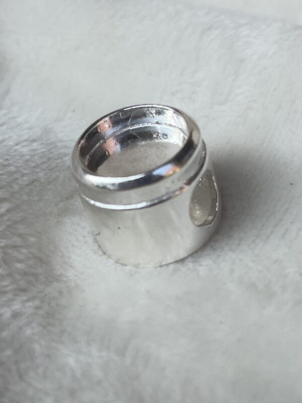 Deze moedermelk Pandora bedel is een mooiie herinnering aan je baby tijd wanneer je ook een Pandora armband hebt