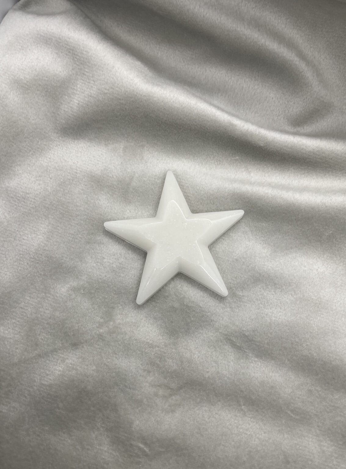 Dit moedermelk sterretje is een klein steen gemaakt van moedermelk