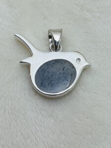 Deze vogel hanger as &moedermelk geeft voor altijd een herinnering aan je dierbare