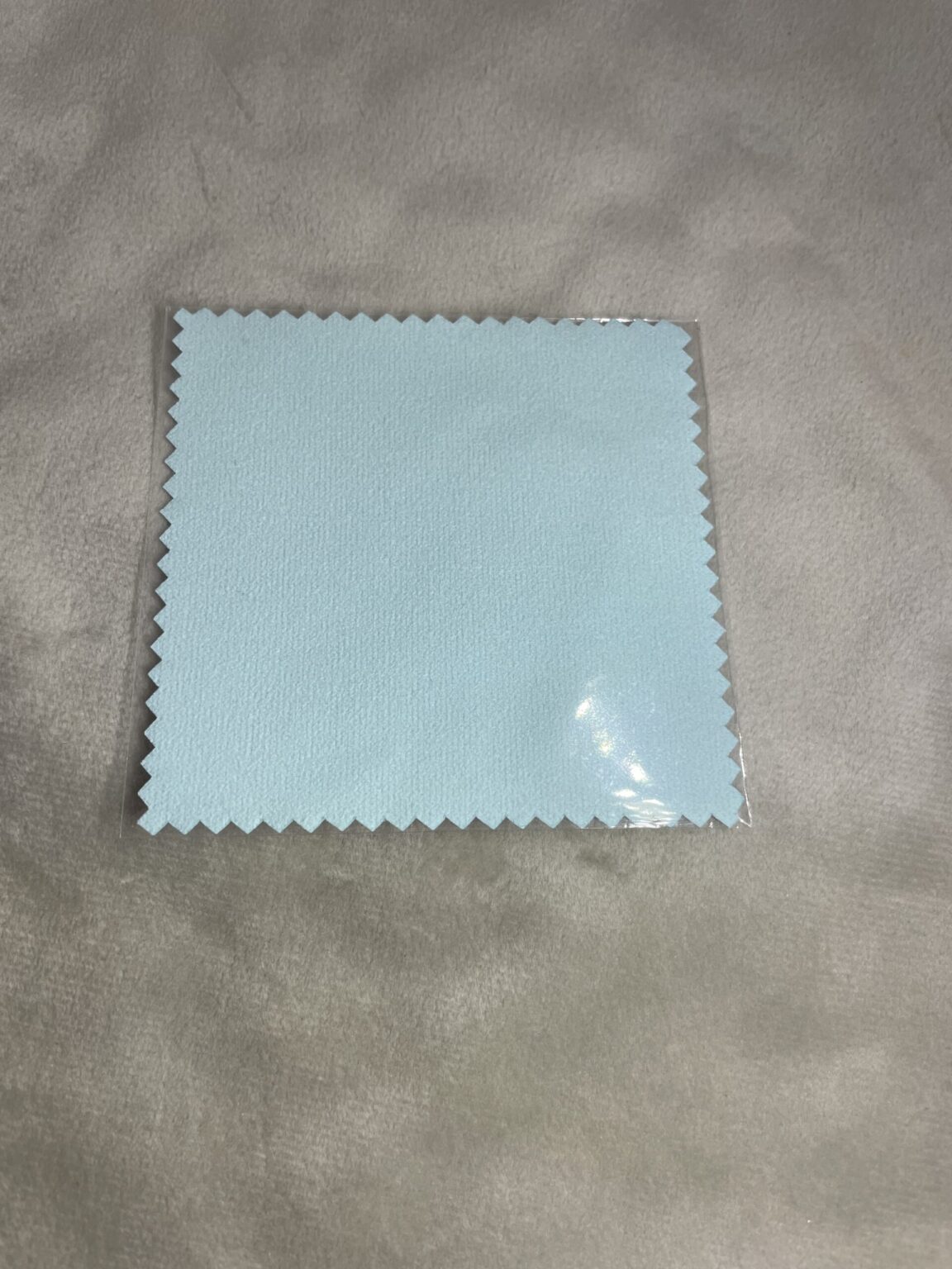 Deze zilverdoek kun je gebruiken om je sieraad weer op te poetsen