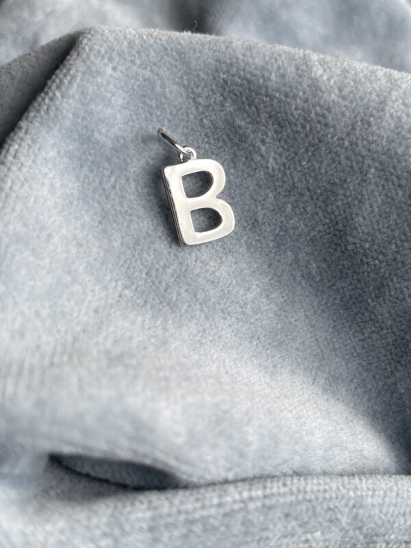 Zilveren letter+melkbedel