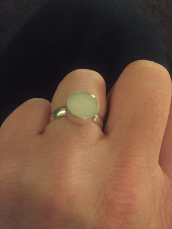 moedermelkring om de vinger