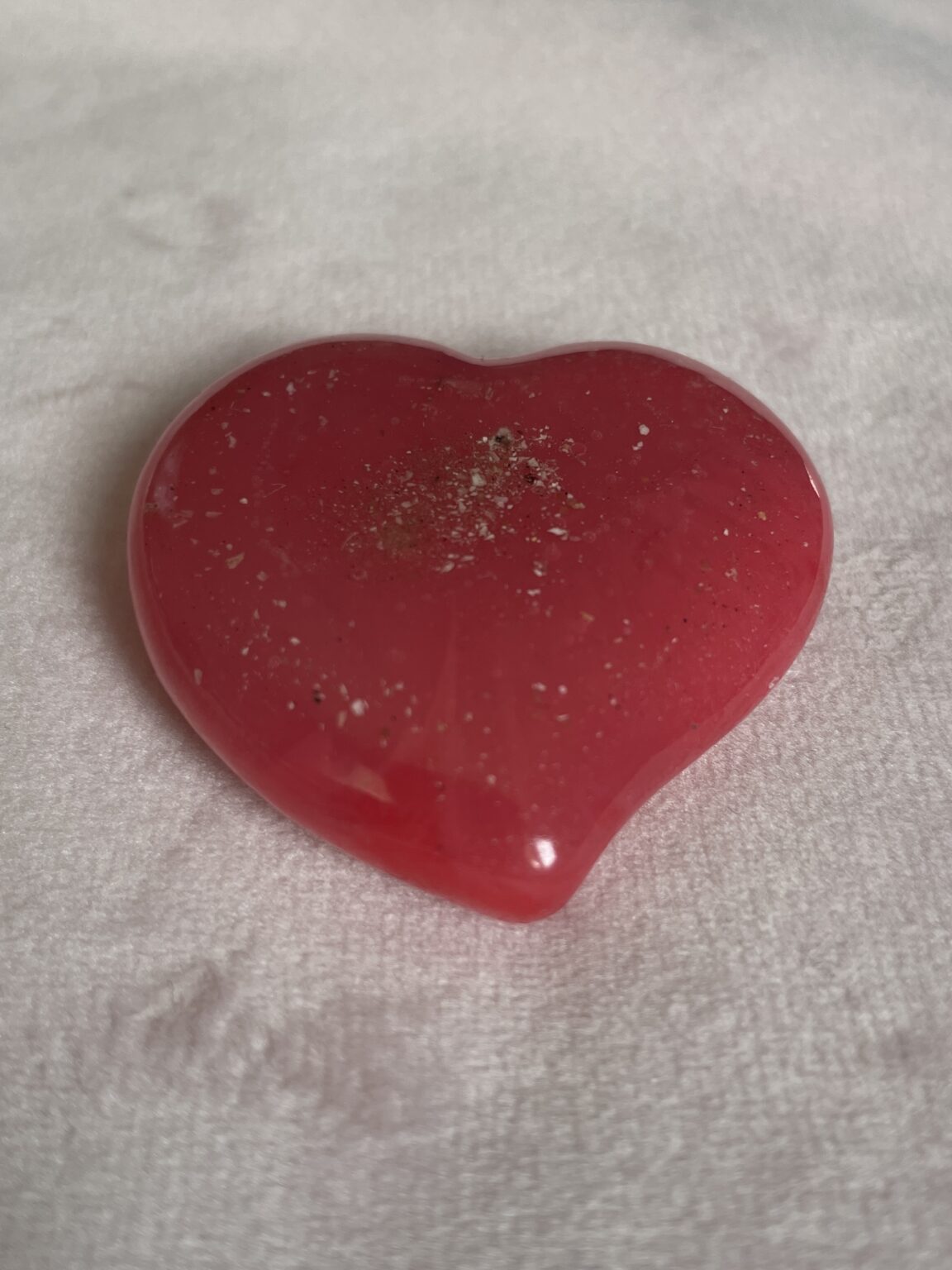 Deze as steen heeft een klein beetje as gecombineerd met een rood pigment, je mag zelf kiezen hoeveel as je erin wilt.