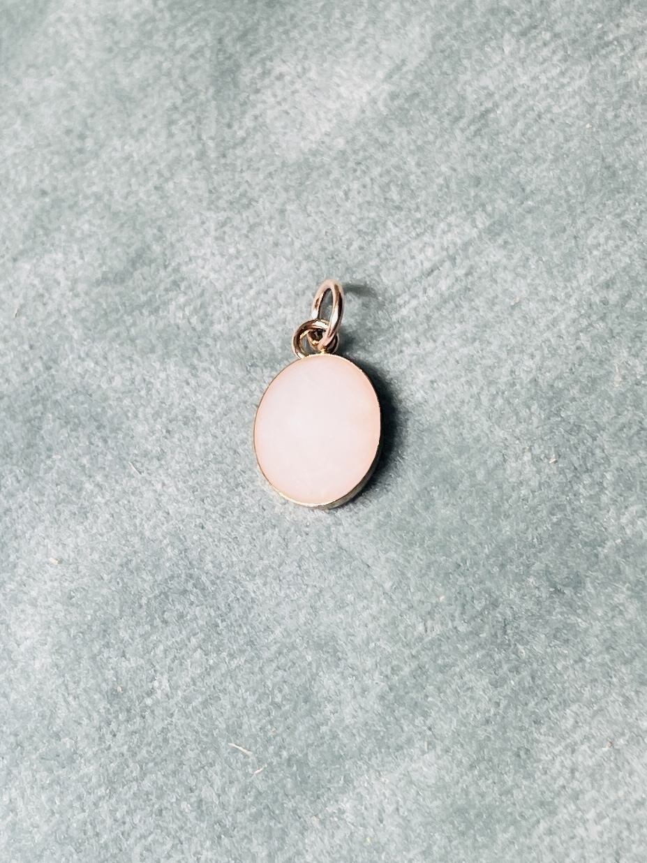 Deze hanger is rosé GF 14 K met een moedermelk steen