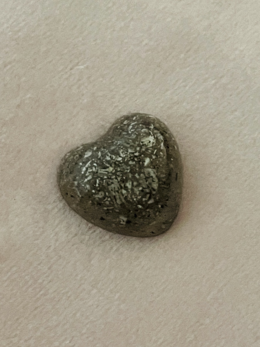 Dit steentje van as heeft as verwerking